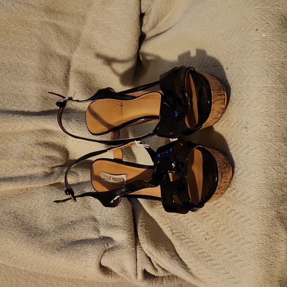 Cute Steve Madden Sling Back Open Toe Wedges - Picture 2 of 4